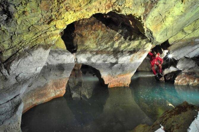 Mister në Shpellën e Kopiles në Leskovik, gjenden kocka të dyshuara si njerëzore