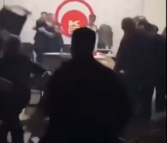 Festë e pazakontë e Partisë Turke në Kosovë  I thyejnë të gjitha pas fitores 