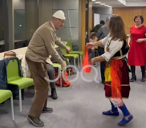 manushaqja-valltarja-tropojane-qe-u-meson-belgeve-te-kercejne-vallet-tradicionale-shqiptare