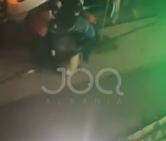 c-po-ndodh-komuna-e-parisit-mes-ulerimave-gruaja-shoqerohet-me-force-nga-policia-video