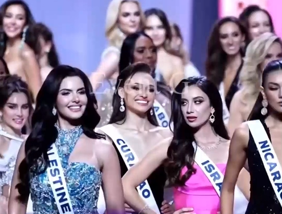 Video virale: Miss Izraeli filmohet duke “parë shtrëmbër” Miss Palestinën