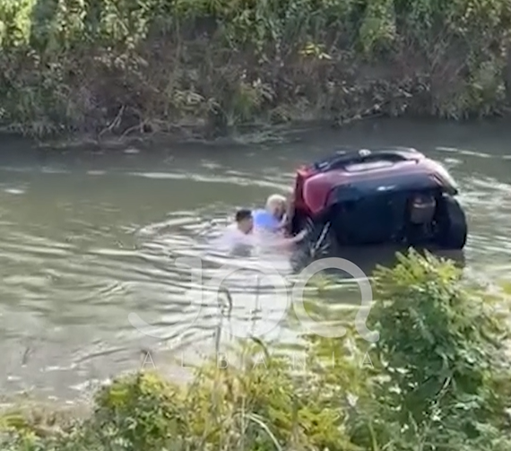 Shqiptari hero në Itali  i shpëton jetën të moshuarit që po mbytej me makinë në kanal  Sot mora dhuratën më të bukur të ditëlindjes 