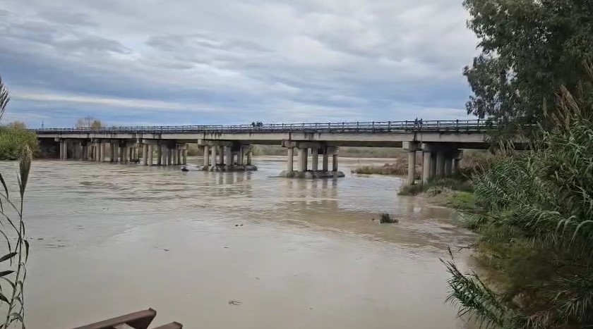 Situata në Vjosë: Prurjet arrijnë 5 metra, situata në monitorim