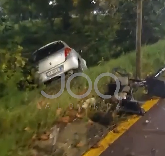 Makina humb kontrollin dhe për pak sa nuk përfundon brenda në Lanë