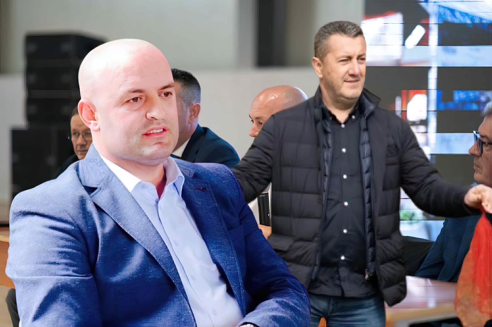 Mariglen Disha dhe deputeti Olsi Komici organizojnë takime me qytetarët, por bisedat zhvillohen vetëm me punonjësit e bashkisë