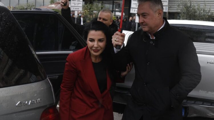 Balluku kundërshton pezullimin nga detyra! Trupa gjykuese tërhiqet për vendim