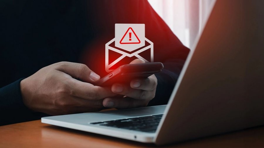 Arrestohet 21-vjeçari shqiptar që mashtronte qytetarët duke përdorur logon e bankës në rrjete sociale