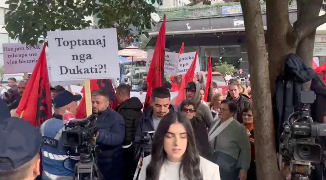 Banorët e Tragjasit  Orikumit dhe Dukatit denoncojnë tjetërsimin e pronave dhe pastrimin e parave