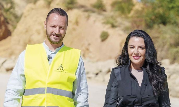 “Ia këndoj këngën, s’ma ndjen”/ Balluku-Berberit: Mbylleni sot tenderin, skualifikojini të gjithë