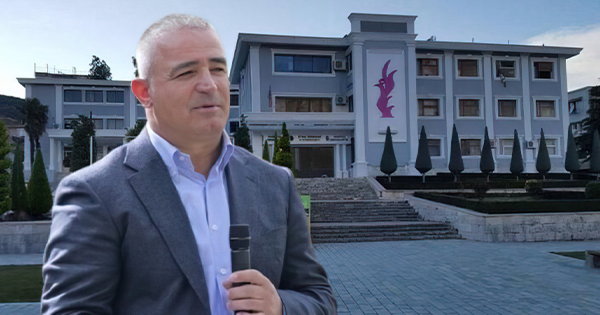 Sakot “kapin” Jugun: Një vëlla në fushatë për Tepelenën, tjetri merr tendera me “2T”