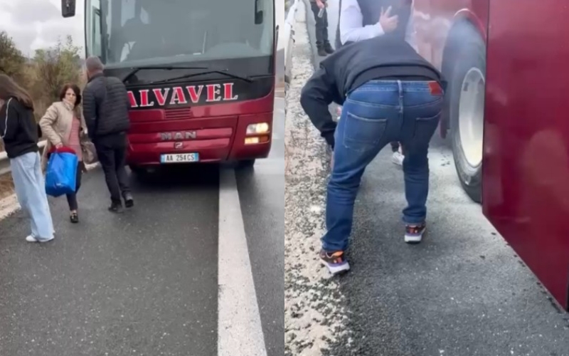 Autobusit i merr flakë goma  pasagjerët 3 orë në mes të rrugës