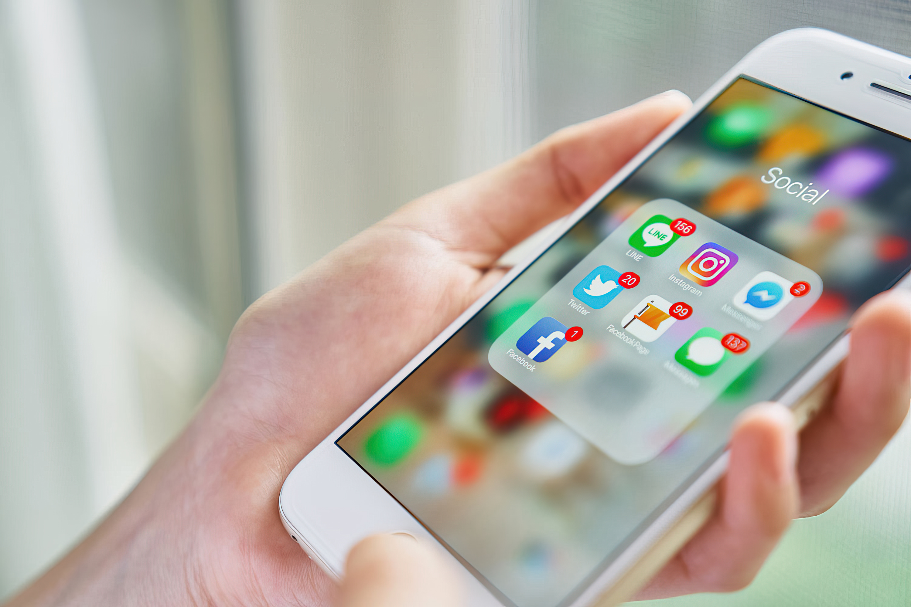 “Hajde sqarohemi” detaje nga sherri mes adoleshentëve, i mituri ka marrë 4 goditje, njëra pranë zemrës