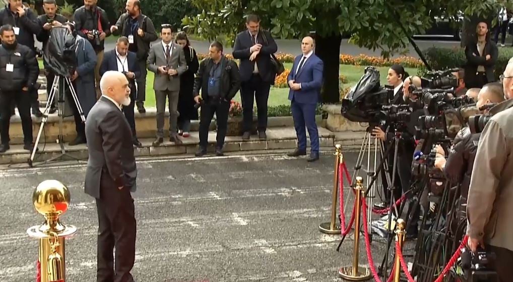  Do e shkarkoni Ballukun    Rama i kthehet gazetares  Pse duhet të biesh në sy ti me ulërima  do ta jap fjalën nëse 