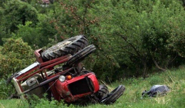 Vdes një person në Podujevë, dyshohet se u rrokullis me traktor