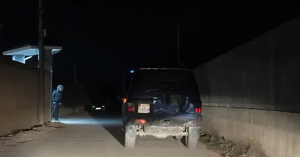 Dy 18-vjeçarët plagosën 50-vjeçarin pasi ky i fundit i kërkoi të mos xhironin gomat