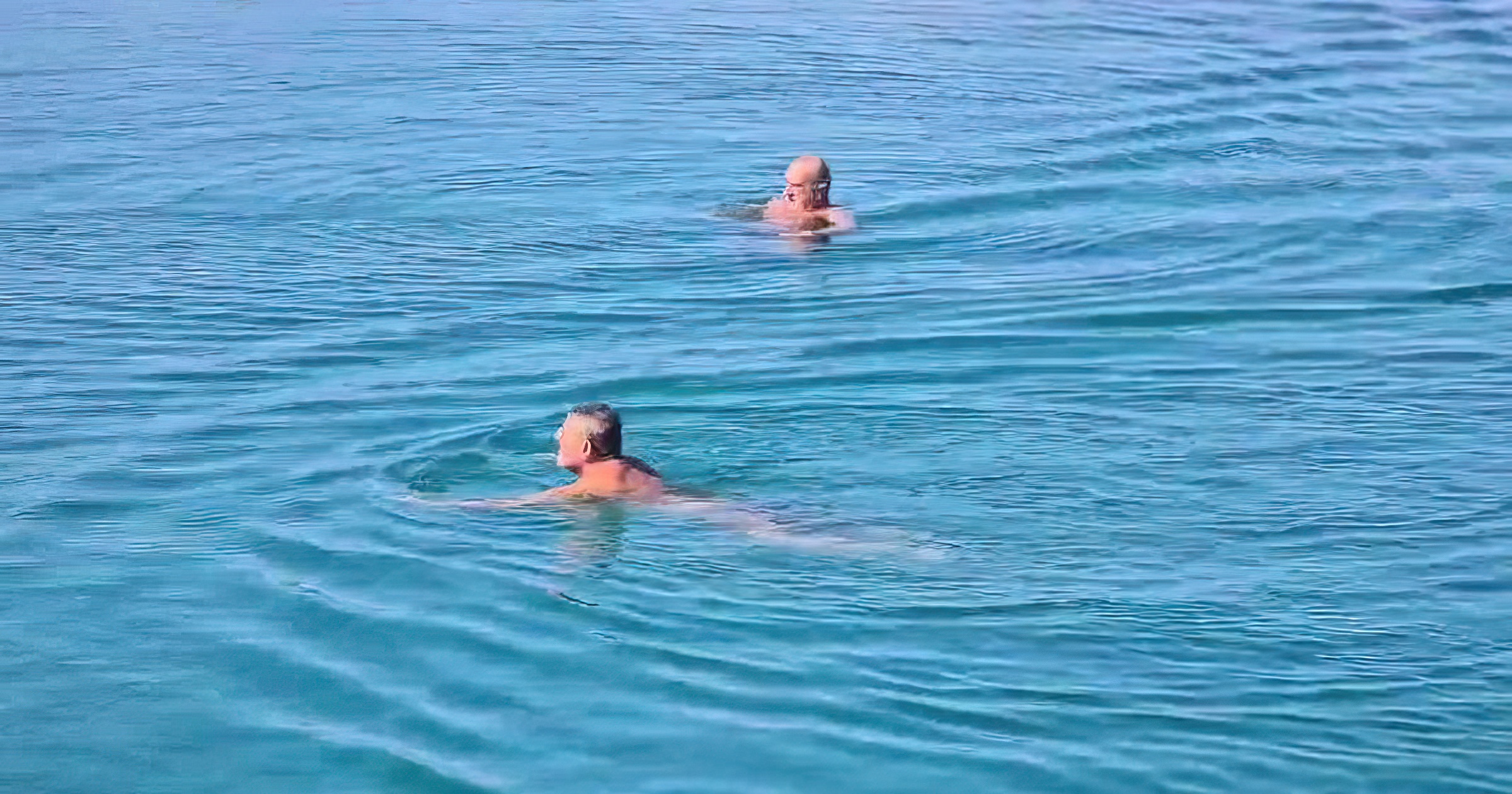 Vlonjatët s e njohin dimrin  vazhdojnë të lahen në ujërat e Jonit