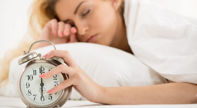 Këshillat që iu ndihmojnë të zgjoheni herët në mëngjes