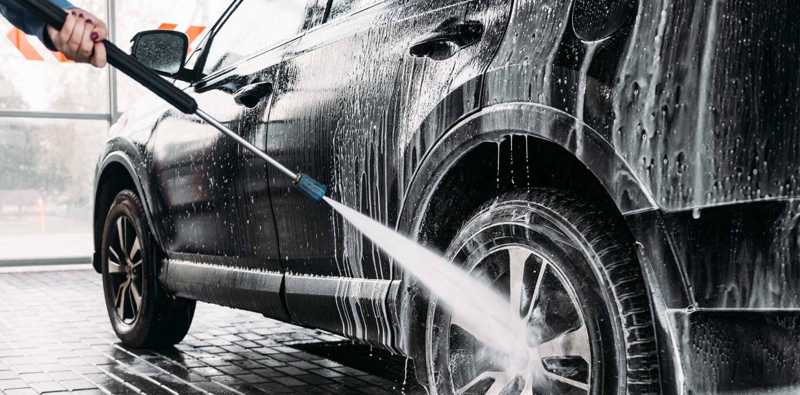 Përse nuk duhet të lani veturën në temperatura të ftohta?