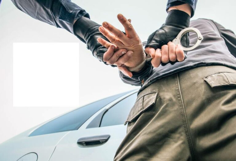 Arrestohet në Prishtinë një shtetas i huaj i dyshuar për krim të organizuar, konfiskohen mbi 50 mijë euro, orë “Rolex” dhe një veturë