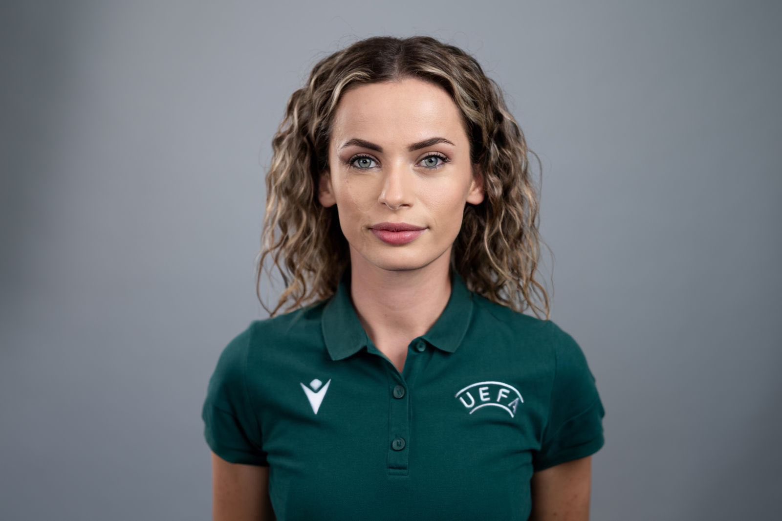 Nga Lezha në UEFA Champions League  Eglantina Pjetrushi  arbitrja e re me stemën e FIFA s