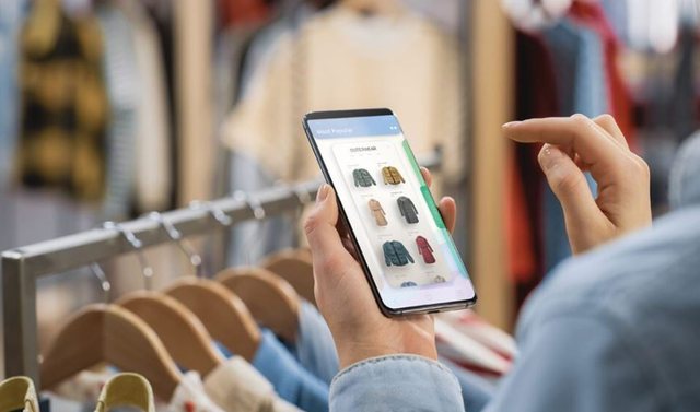 Shqiptarët gjithë ditën në internet  por jo për blerje