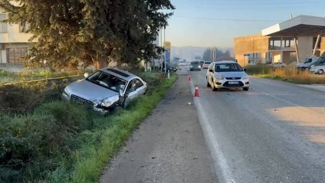 Aksident në aksin Fier Levan  autobusi përplaset me  Audin 