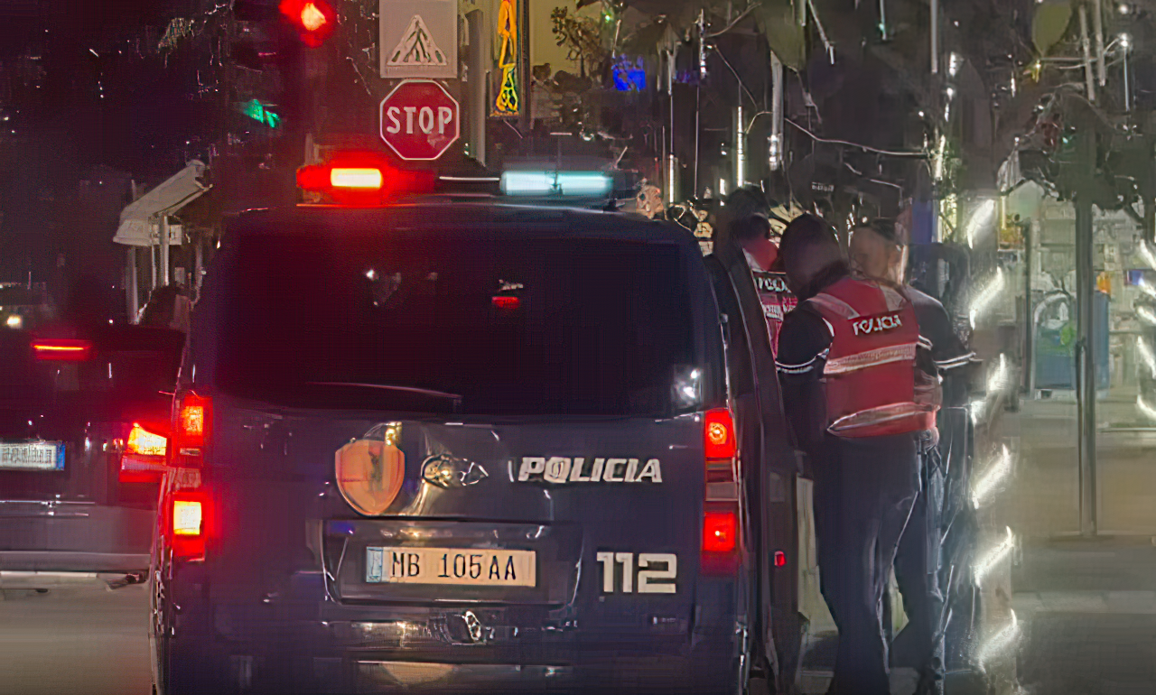 6 efektivë të  Shqiponjës  shoqërojnë adoleshentin në qendër të Fierit