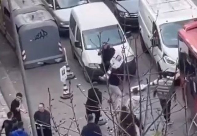 Sherr mes nxënësve në Sarandë, 13-vjeçari godet me thikë 15-vjeçarin