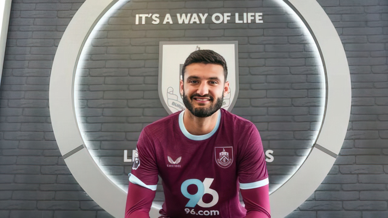 Broja gati të shpëtojë trajnerin Scott? Sulmuesi kuqezi kthehet në idhull të ekipit