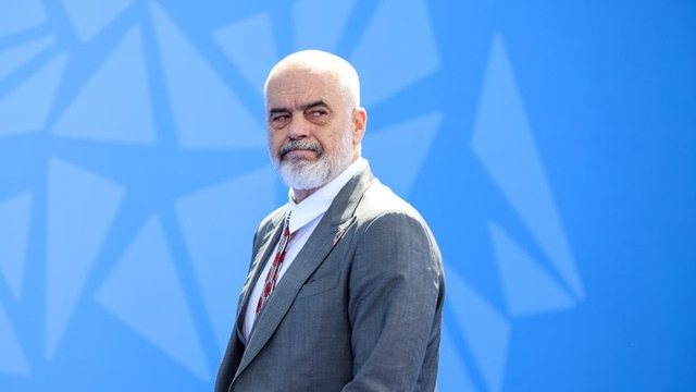 berati-ne-krye-te-emigracionit-largimi-prek-fort-disa-qarqe