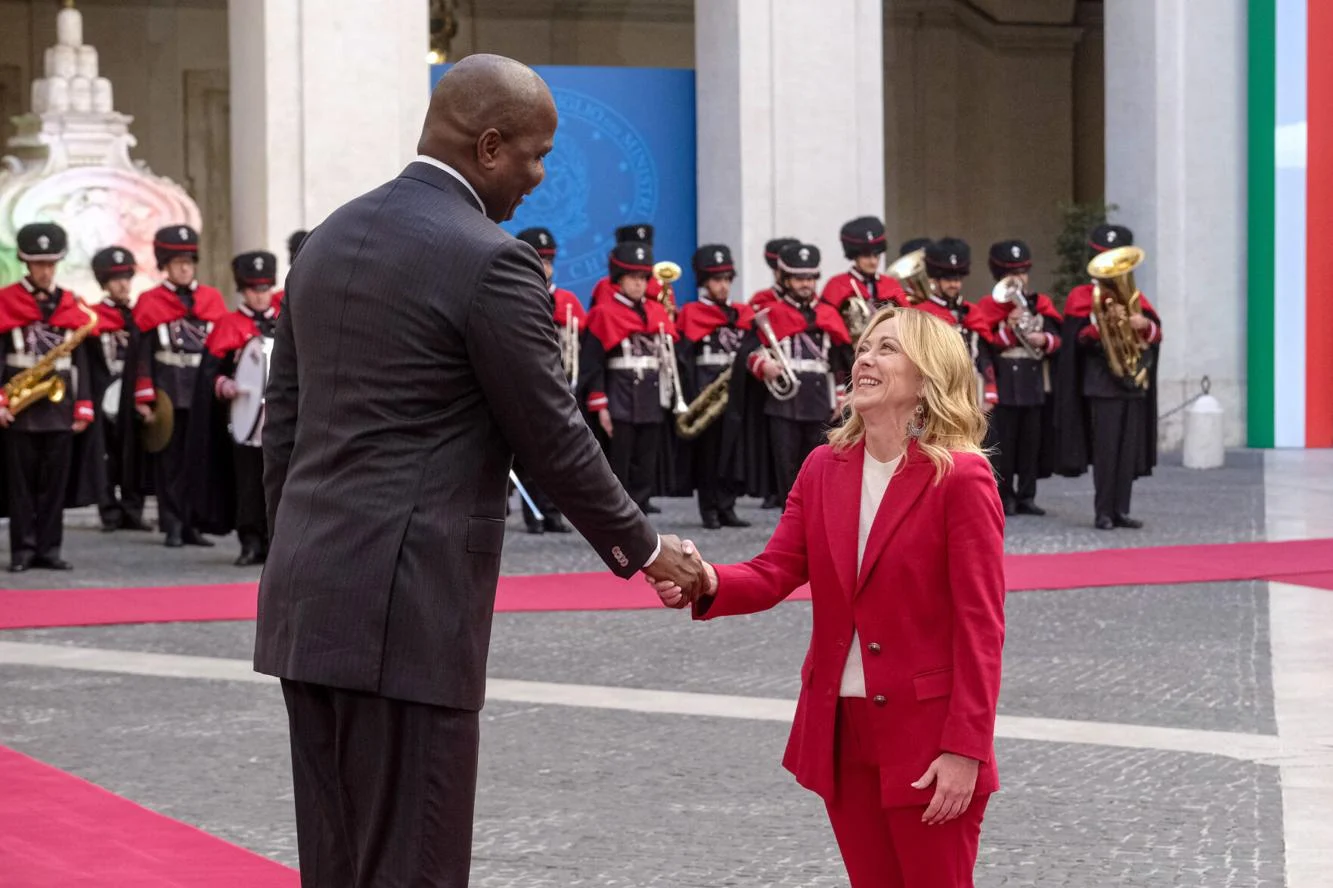 Reagimi epik i Giorgia Melonit kur takoi presidentin e Mozambikut