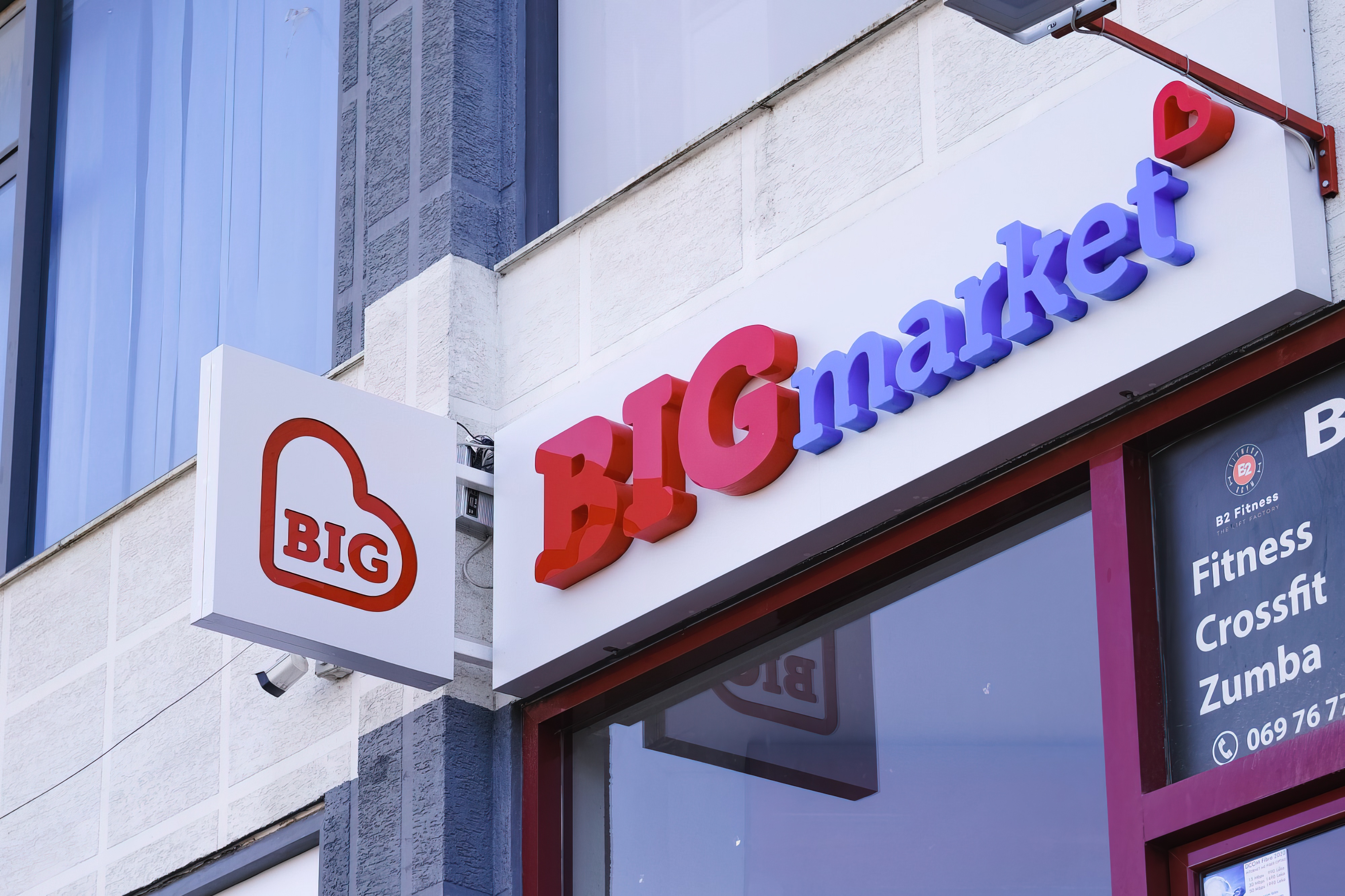  Hajdutë me çizme   Qytetari blen gjelin e detit në Big Market  në etiketën e banakut ndryshe  në kasë ndryshe