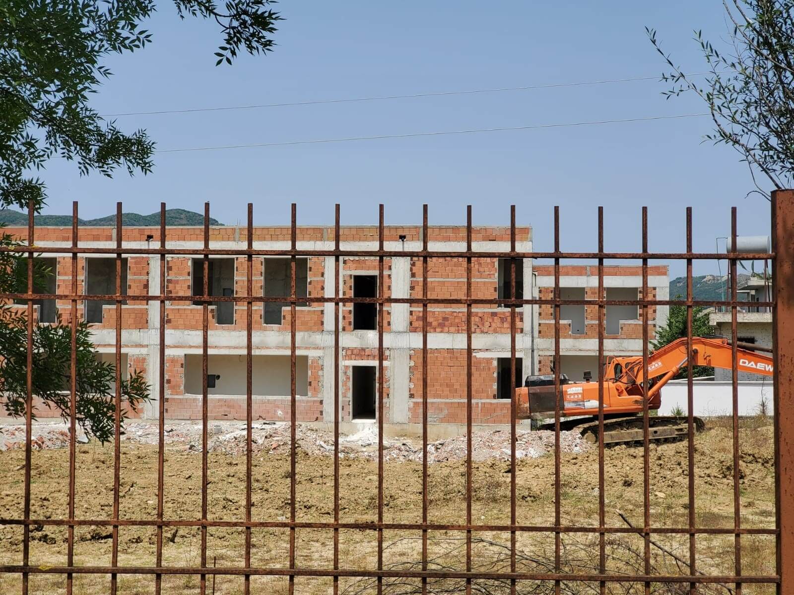 Elbasan  Punëtori rrëzohet gjatë rikonstruksionit të shkollës dhe humb jetën