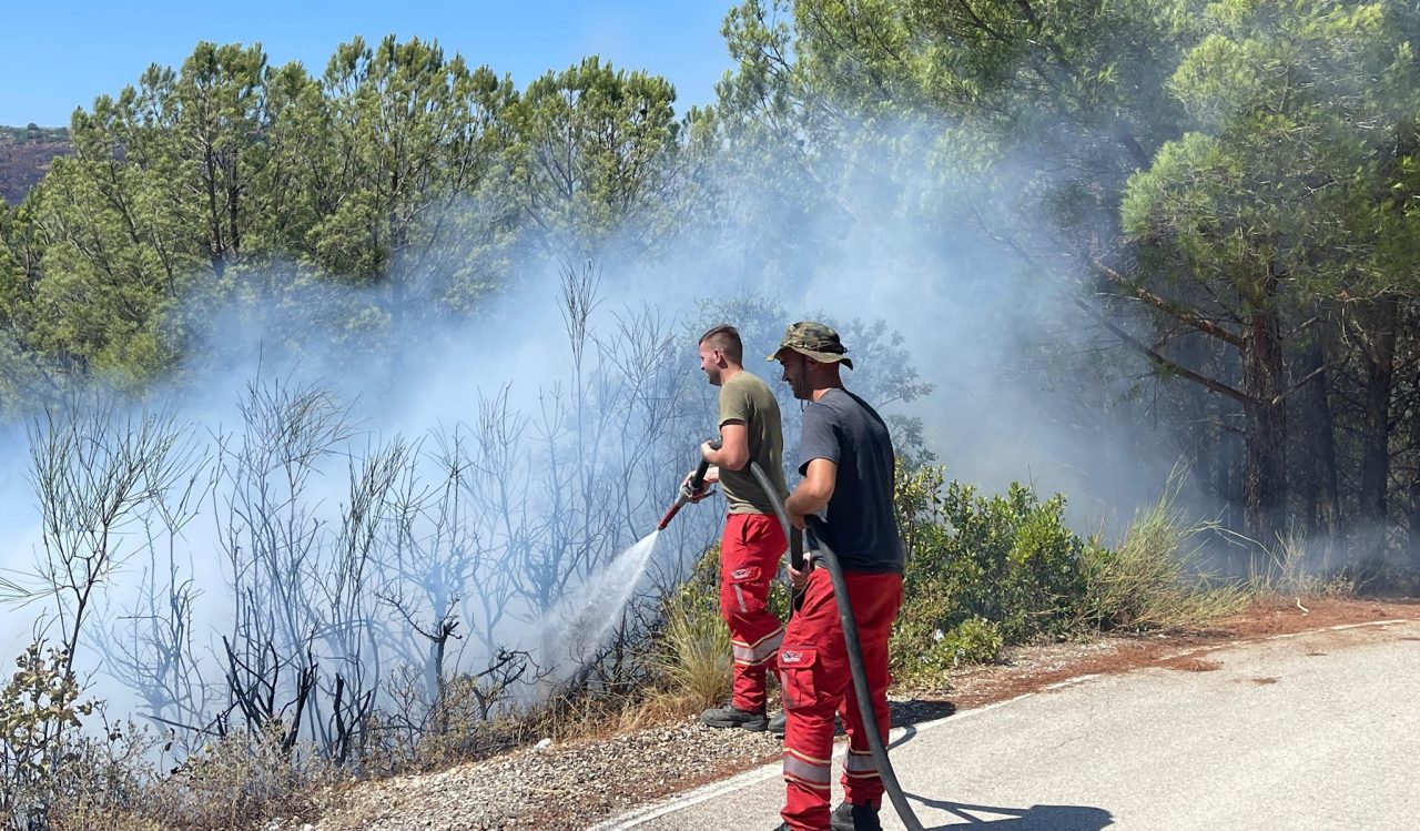 Kushtet skandaloze të punës dhe paga e 13 të e mohuar  zjarrfikësit drejt grevës
