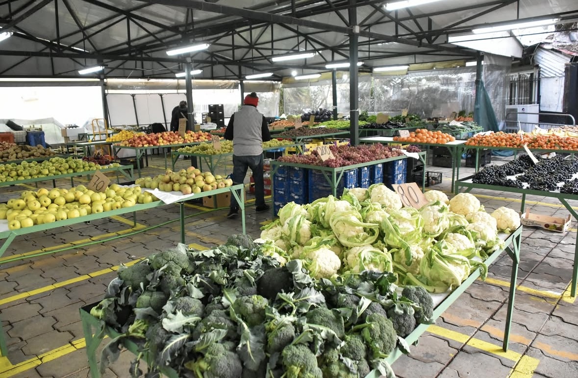Çmimet rriten, tavolinat e shqiptarëve boshatisen: Nuk po blejmë dot asgjë