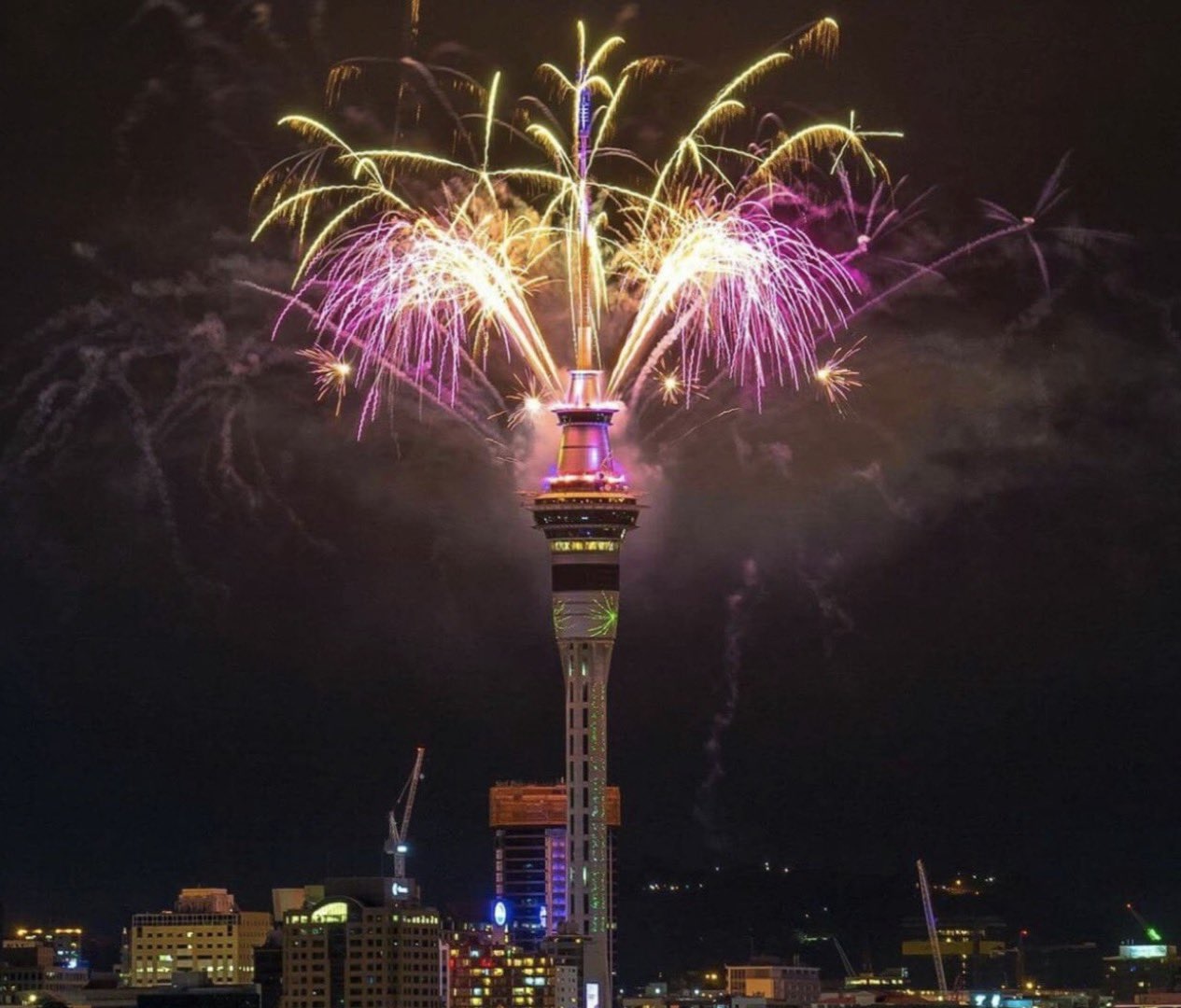 Zelanda e Re mirëpret vitin 2026 me spektakël fishekzjarresh