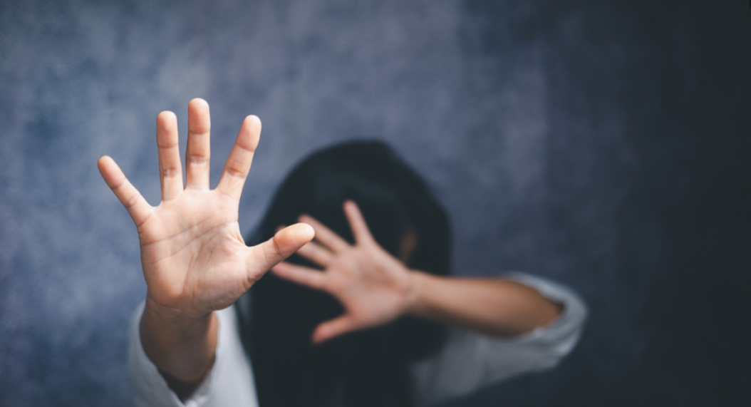 24-vjeçarja denoncon shqiptarin: U ofrua të më çonte në shtëpi dhe tentoi të më përdhunojë