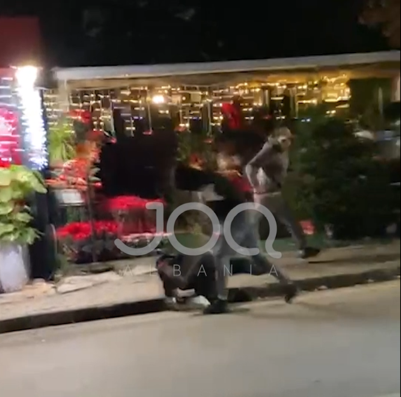 Pamjet e sulmit ndaj 26 vjeçarit në Fresk  momenti kur goditet brutalisht me çekiç 