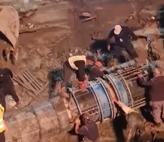  Tubi i çarë që la Vlorën pa ujë u dëmtua në kantierin e biznesmenit Arben Avduli 