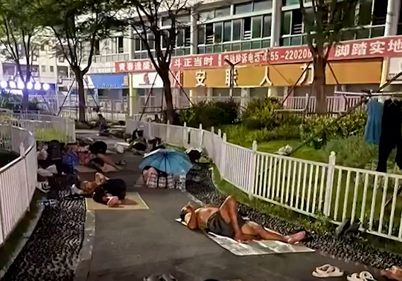 Ana e errët e Kinës  Të rinj që flenë rrugëve  të përjashtuar nga Sistemi i Kreditit Social