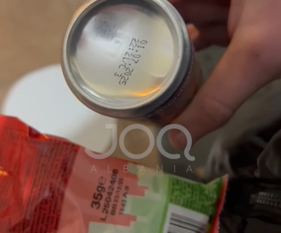  Në makinetat e spitalit të Shijakut shiten produkte të skaduara  