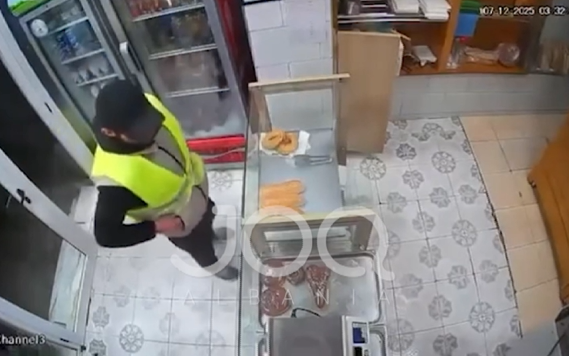 I riu vjedh paratë në furrën e bukës  Ktheji mbrapsht  ose do të denoncoj 