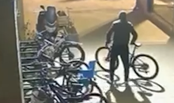 I vodhi biçikletën  pronari ultimatum të riut  Të njohim  ktheje mbrapsht 