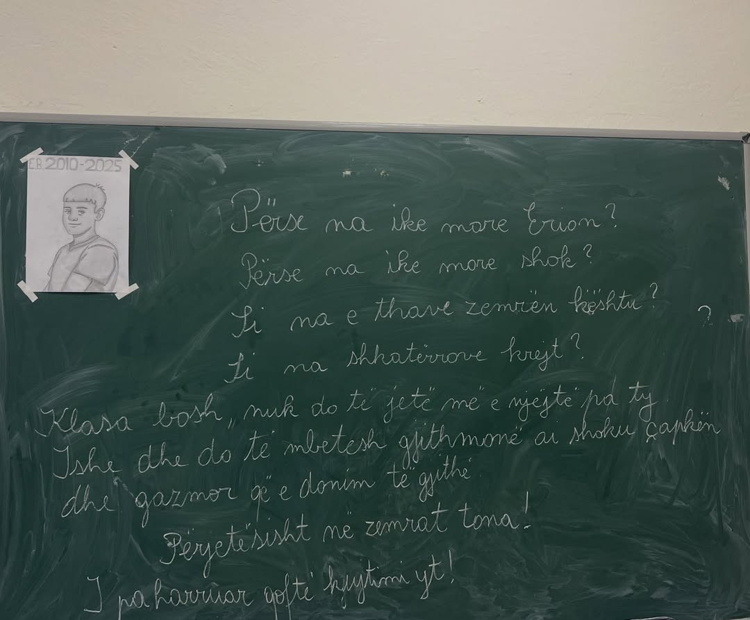  Pse na ike more Erion   Shokët e klasës nderojnë kujtimin e 15 vjeçarit