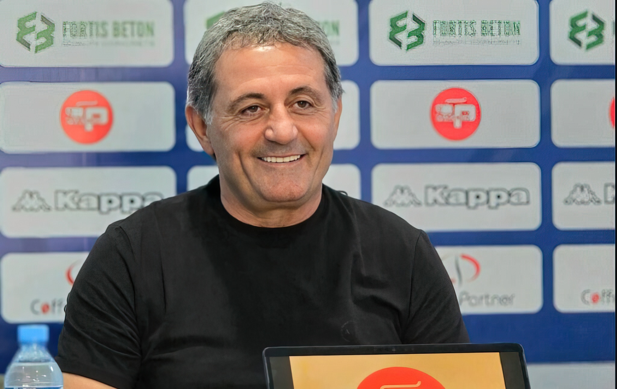 Trofeu  Trajnerit i Vitit  FSHF fshin nga lisa Ilir Dajën