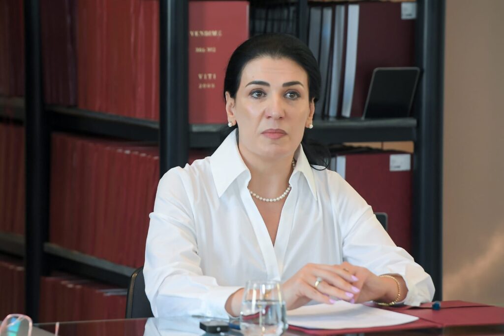 Abuzuan me tenderat e AKSHI-t, emrat e zyrtarëve dhe biznesmenëve që iu kontrolluan banesat