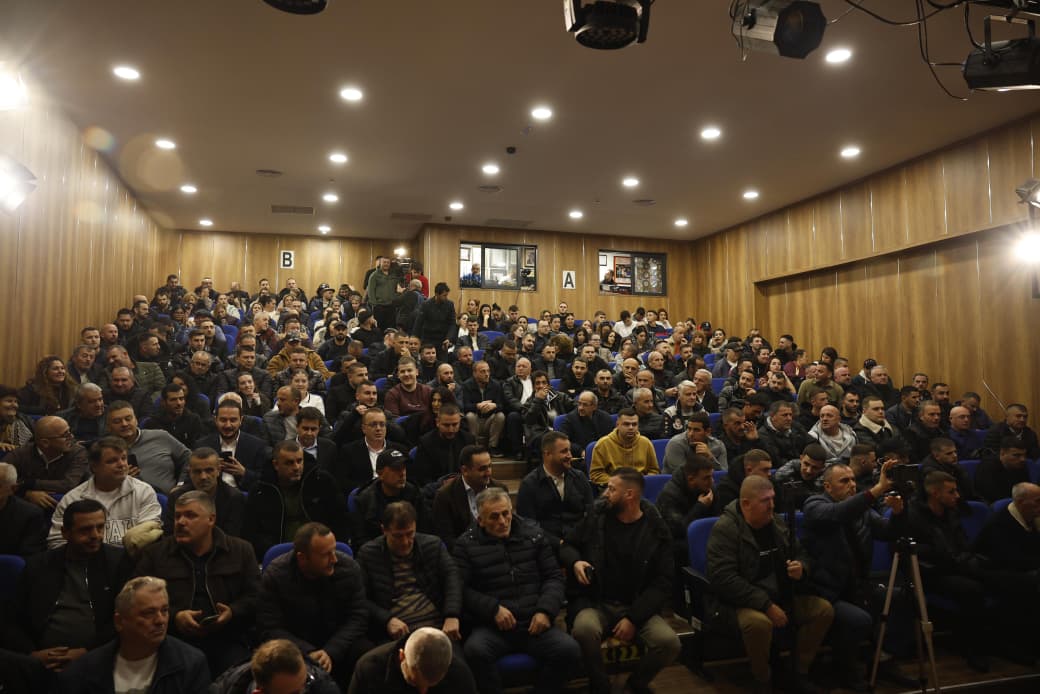 Takimi i Salianjit dhe Alimehmetit në Durrës  sms e krerëve të PD  Persona të paautorizuar