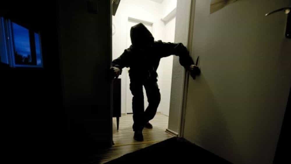 Bënin  kërdinë  duke vjedhur banesa  merr fund  aventura  e katër të rinjve shqiptarë në Itali