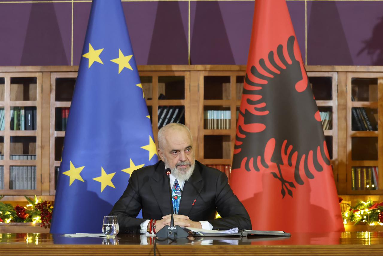 Rama nuk tërhiqet dhe vijon të mbrojë Ballukun  SPAK hyri në territorin e Ekzekutivit