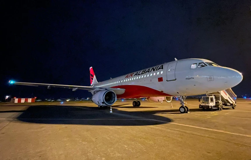 Thellohet skandali i “Air Albania”: Punonjësit pa paga prej muajsh, kompania shet bileta online dhe anulon fluturimet!